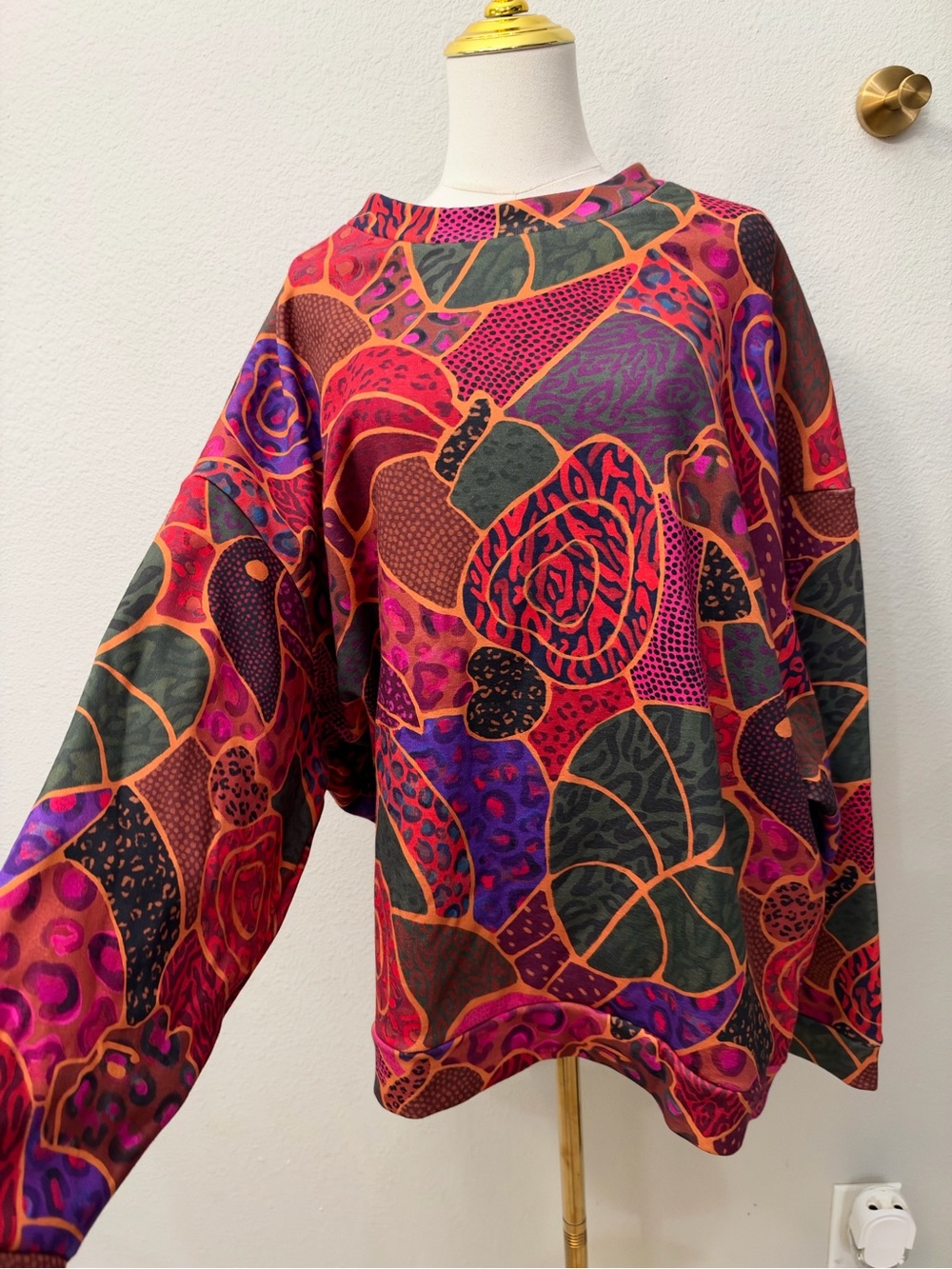 Farm Rio Hidden Animals Tunic Sweater NWOT L ASOTV Raven Simone Ravens Home